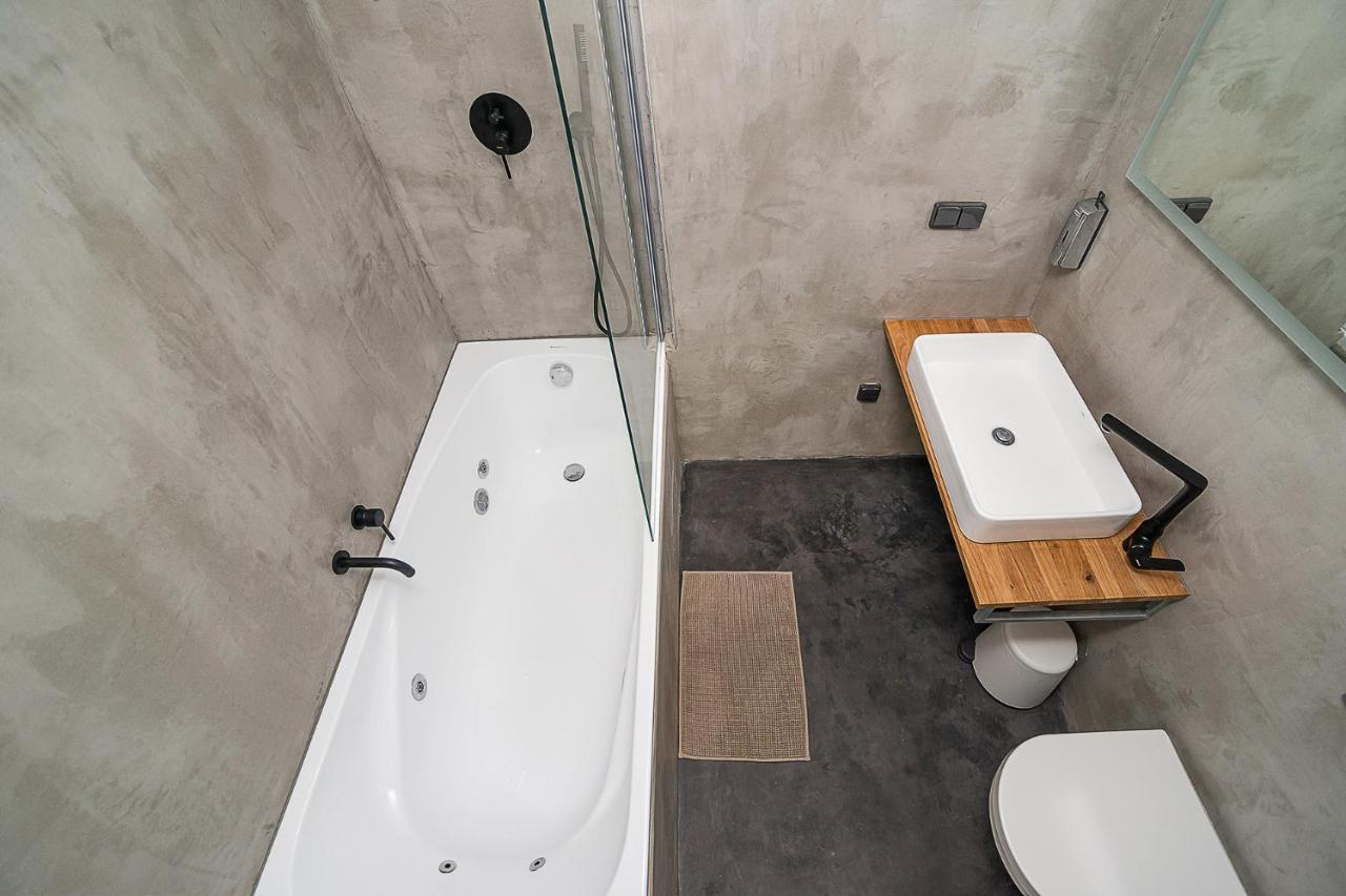 Big 4-Bedroom Flat, Terrace With Great Vitkov View Prague Luaran gambar