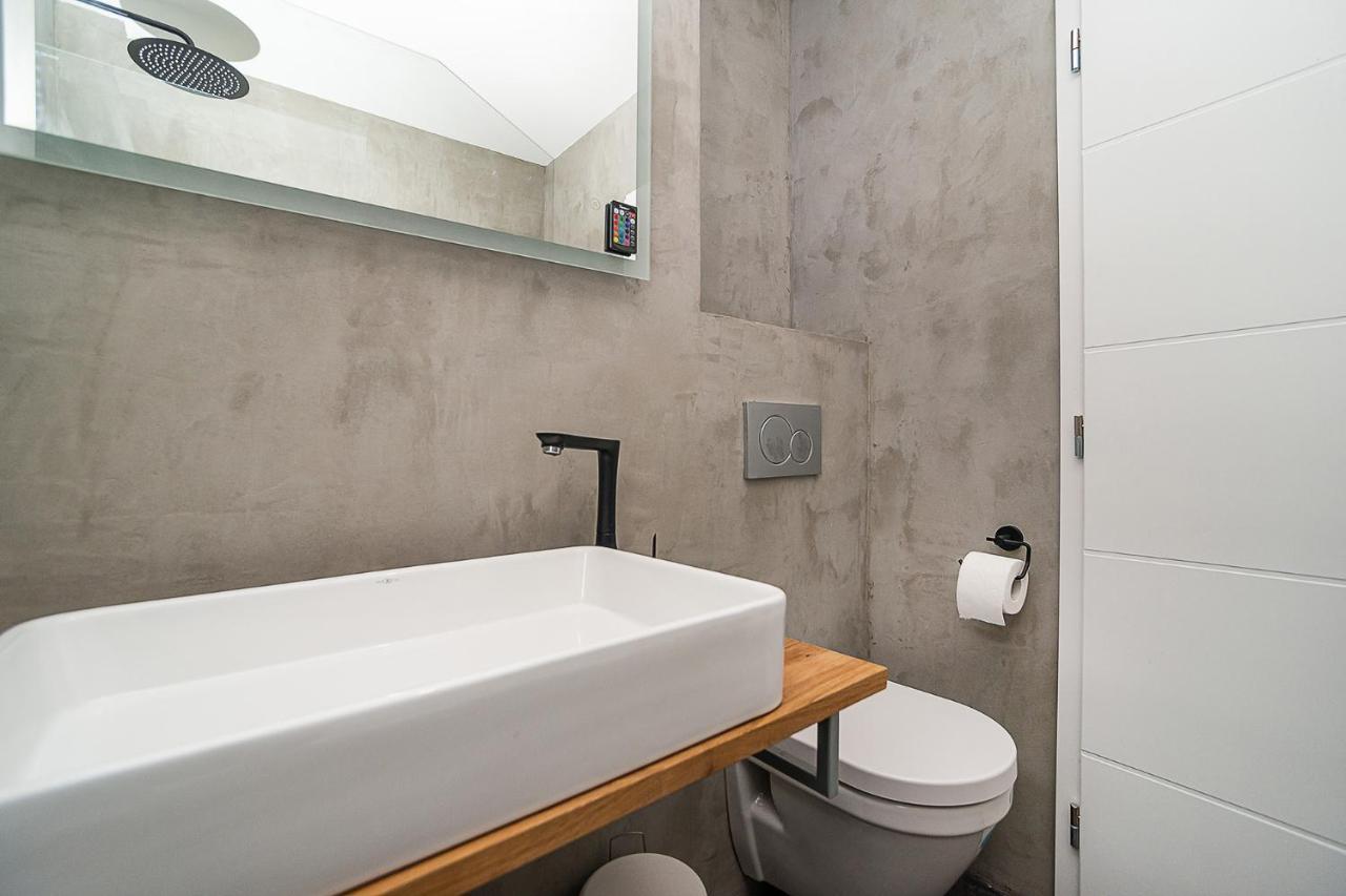 Big 4-Bedroom Flat, Terrace With Great Vitkov View Prague Luaran gambar